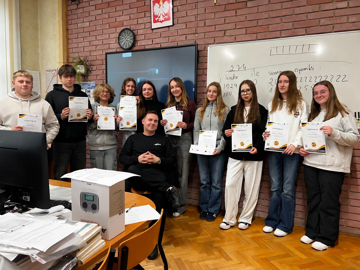 Grupowe zdjęcie uczestników szkolenia SpaceScan z certyfikatami